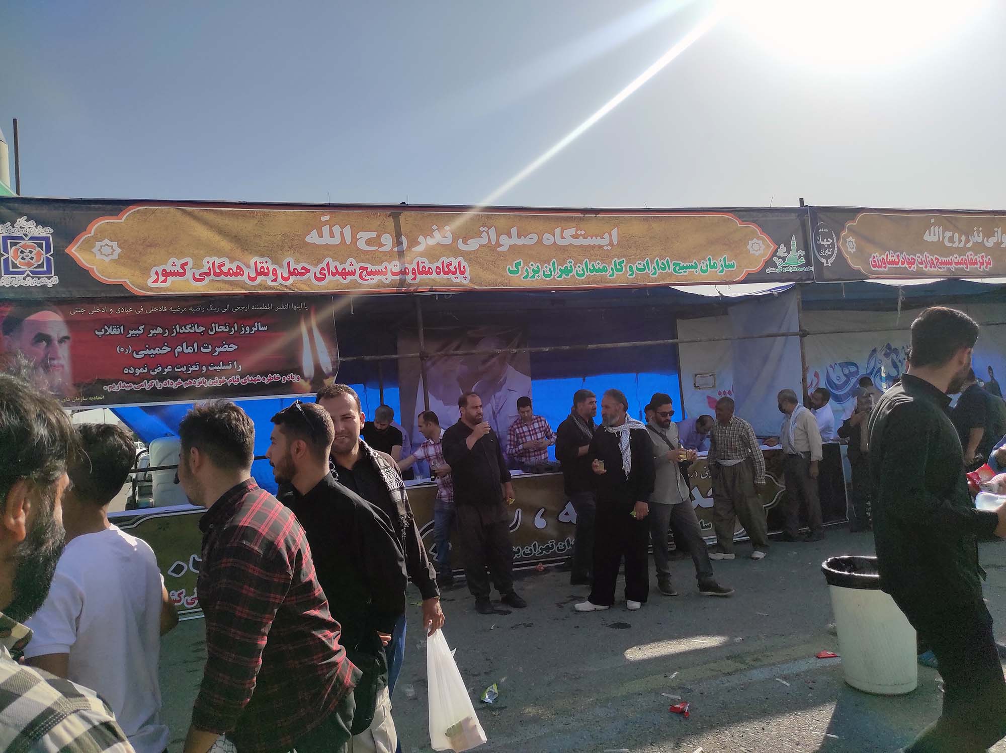 برپایی ایستگاه صلواتی به مناسبت سالگرد ارتحال امام خمینی(ره) به همت پایگاه بسیج شهدای حمل و نقل همگانی اتحادیه