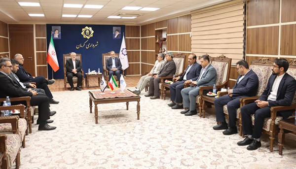نشست صمیمی مدیرعامل اتحادیه سازمان‌های مدیریت حمل‌ونقل شهرداری‌های کشور با شهردار و مدیران شهری کرمان