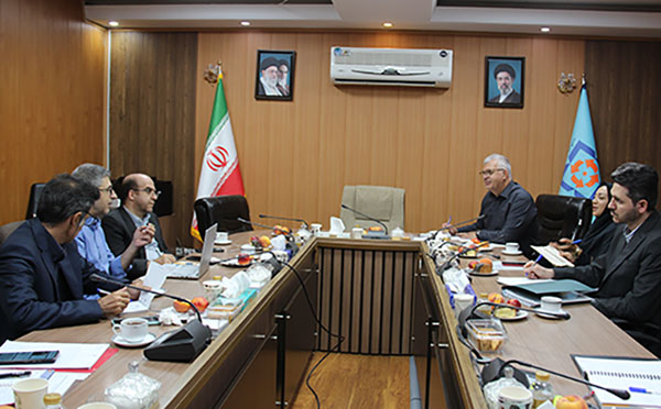 هم‌اندیشی سیاست‌گذاران، مسئولان اجرایی و نخبگان در تبیین راهکارهای علمیِ مقابله با آلودگی هوا